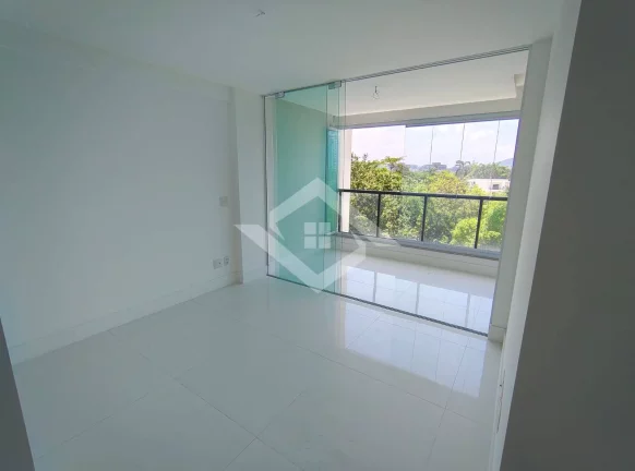 Imagem Apartamento de 4 Quartos na Barra da Tijuca perto do Posto 6 com 147 m²