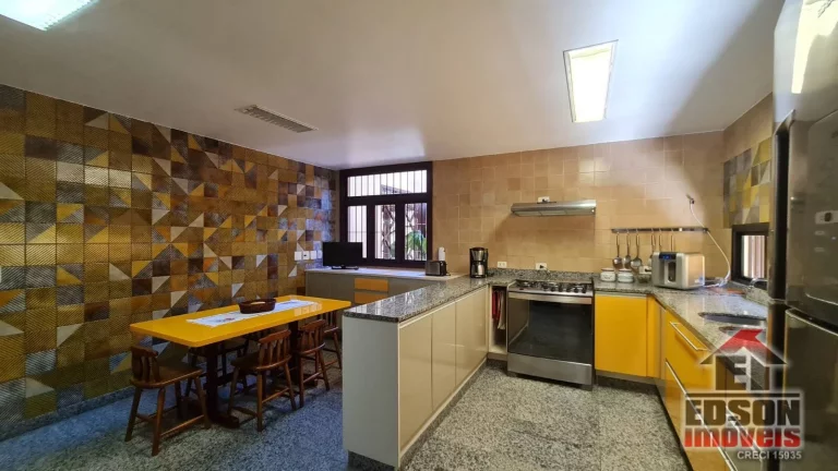 Imagem Magnífica casa com Piscina em Itacoatiara, Niterói - RJ