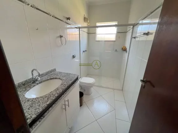 Imagem Casa térrea à venda de alto padrão, 100 metros da praia, em Peruíbe