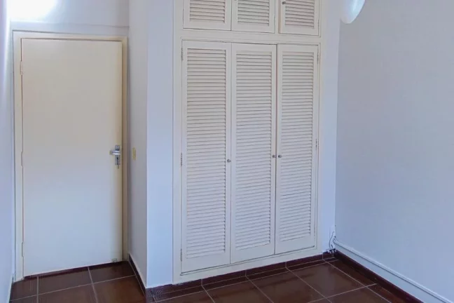 Imagem PITANGUEIRAS- NO CALÇADÃO , LOCALIZAÇÃO PRIVILEGIADA , GARAGEM NO PRÉDIO.