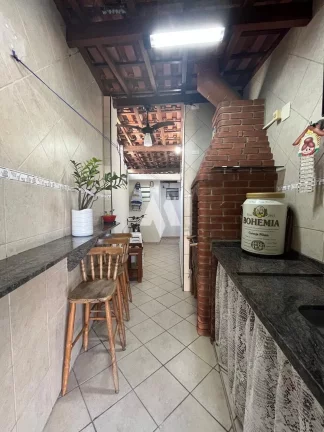 Imagem Casa geminada com churrasqueira em São Vicente!