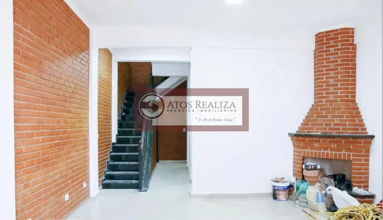 Imagem Atenção: Chegou a sua Oportunidade de comprar um Sobrado no Socorro com Desing EUROPEU. Vendo lindo sobrado no bairro do Socorro, imóvel com um Stilo totalmente diferente dos outros que você visitou, esse imóvel conta com 4 Dormitórios, sendo 1 Suíte, Arm