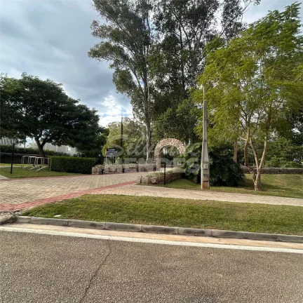 Imagem Casa no condomínio Chácara Santa Maria de frente para bosque
