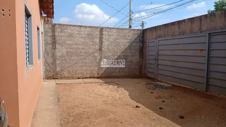 Imagem Casa de 2 Dormitórios no bairro Residencial Rio de Janeiro - Uberaba