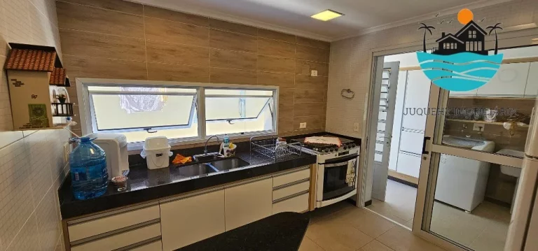 Imagem Casa lado nobre - Praia de Juquehy, 300 metros da praia, piscina, churrasqueira, 4 suítes, acomoda 8 pessoas | Juquehy Imobiliária