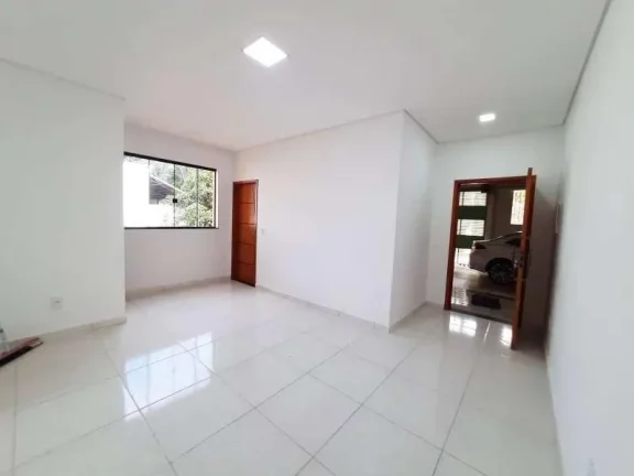Imagem Casa espaçosa de 3 dormitórios, suíte com varanda e duas vagas de garagem, localizada no bairro Caiçaras em Barbacena