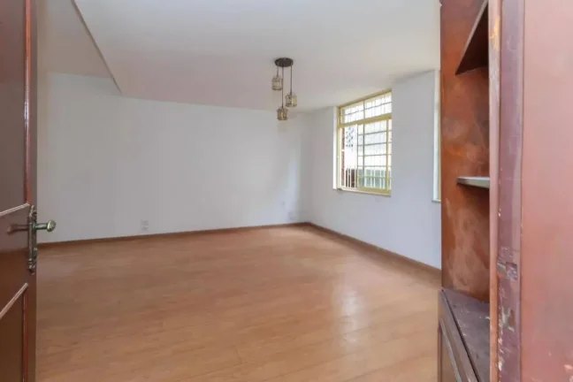 Imagem Casa Vila Anglo Brasileira - 170M², 3 Dorms, 3 Vagas, Próximo ao Metrô.