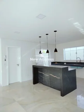 Imagem Casa de alto padrão com 3 suítes e na segunda quadra do mar de Interlagos - Vila Velha