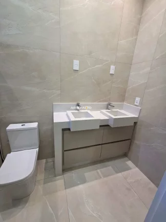 Imagem Casa à Venda com 3 quartos, 3 banheiros, 3 vagas e 160m2