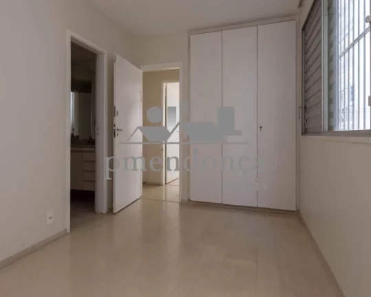 Imagem Apartamento em Higienópolis com 4 quartos (1 suí­te) e 1 vaga, 135 m²
