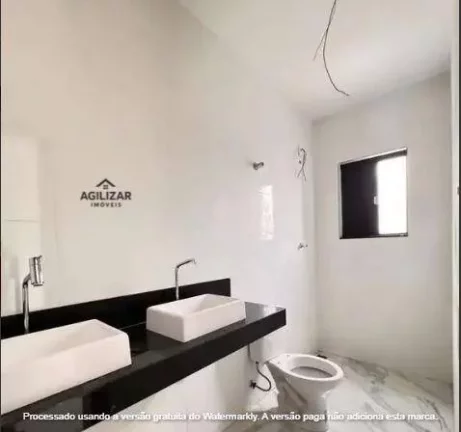 Imagem Casa geminada, 2 quartos, 1 banheiro, 1 lavabo, varanda, 1 vaga