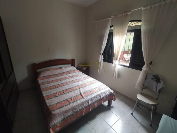 Imagem Casa com 3 dorms (2 suítes) a 700m da Praia à venda em Peruíbe