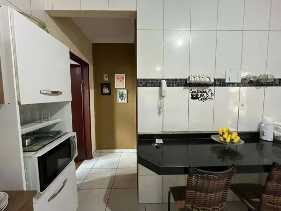 Imagem Cobertura com Potencial para Terraço – 2 Quartos, Sacada e Excelente Localização!