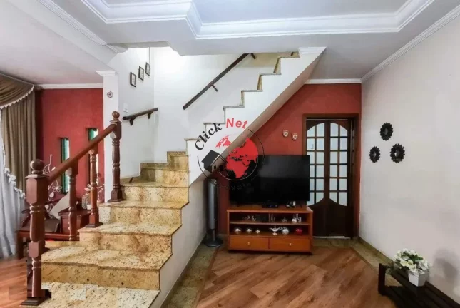 Imagem Sobrado com Piscina à Venda no Bairro Independência – Espaço, Lazer e Conforto para Sua Família!
