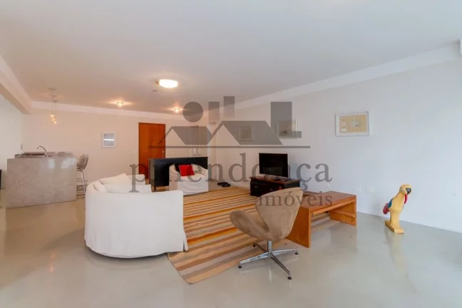 Imagem Apartamento reformado na Haddock Lobo, 3 quartos (1suíte) e 1 vaga.