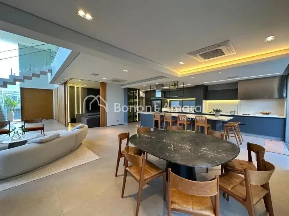 Imagem Magnífica e espaçosa casa à venda, com área construída de 360 m². A residência possui living ...