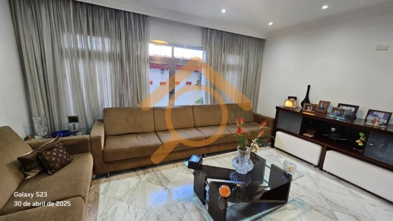 Imagem Excelente oportunidade! Casa à venda em São Paulo-SP, Vila Santana, com 3 quartos, 2 banheiros, 2 vagas de garagem e 132m².