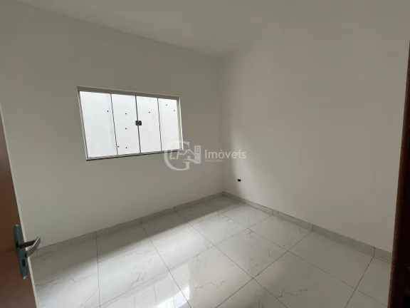 Imagem Ampla casa nova - 1 suíte e 2 quartos
