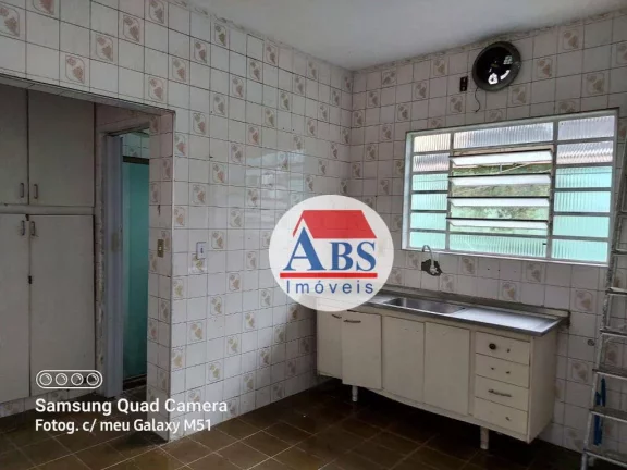 Imagem casa com duas lojas e uma edícula