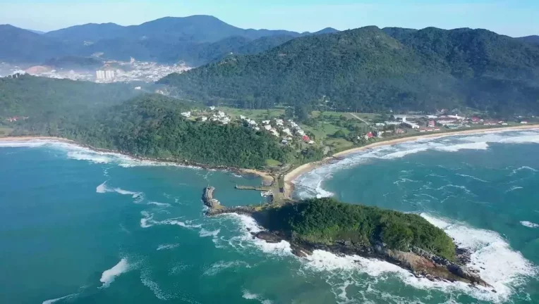 Imagem Terreno com 893m² em condomínio com heliponto e marina particular em Itapema/SC