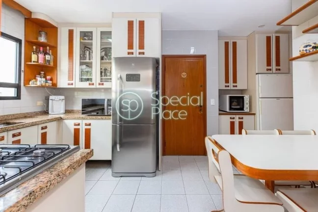Imagem Apartamento Ideal para quem gosta de espaço, amplo, bem arejado com muita luz natural, 3 dorms, 3 s...