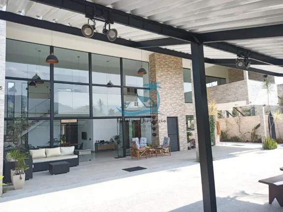 Imagem Casa de alto padrão a venda com 4 dormitórios, 360m² de área construída - Jardim Carolina em Ubatuba.