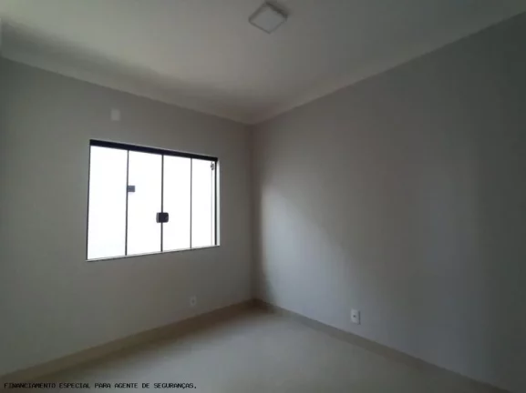 Imagem Casa para Venda em Maringá, Parque Avenida, 2 dormitórios, 1 suíte, 2 banheiros, 1 vaga