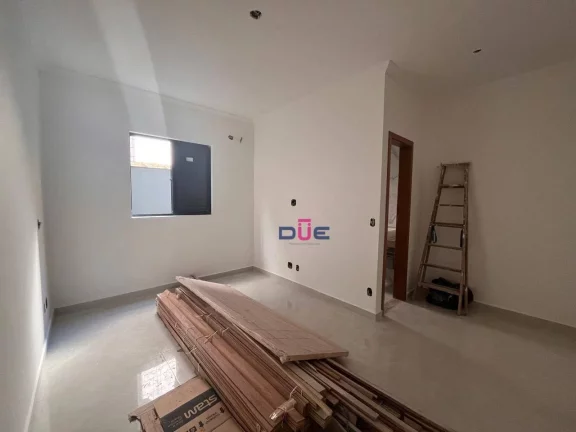 Imagem Casa sobreposta térrea com 3 suítes sendo 1 privativa e 2 americanas, no Embaré só 950 mil com 2 vagas. Novinha!!!