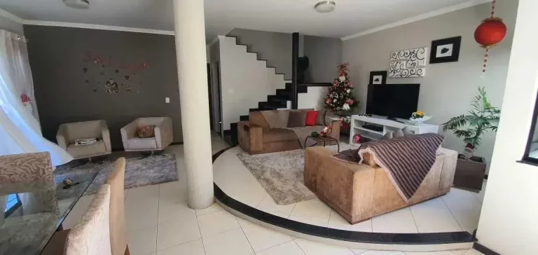 Imagem Casa com 4 dormitórios sendo 1 suíte e 3 vagas de garagem no Centro de Itajaí