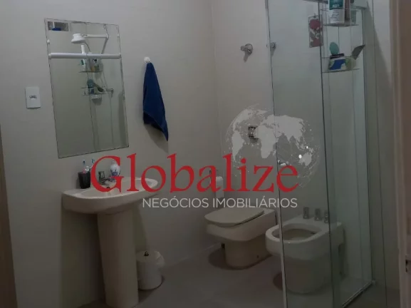 Imagem Sobrado à venda com 3 dormitórios e 2 vagas no bairro do Gonzaga em Santos por R$ 1.100.000,00