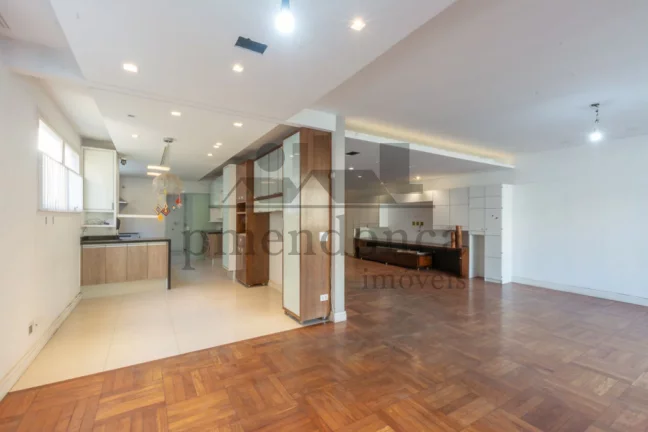 Imagem Apartamento reformado com 230m² em Higienópolis, 3 quartos (1 suíte) e 2 vagas.