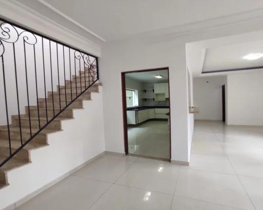 Imagem Sobrado no Butantã com 3dorms(2suítes) edícula e 3 vagas de garagem!!