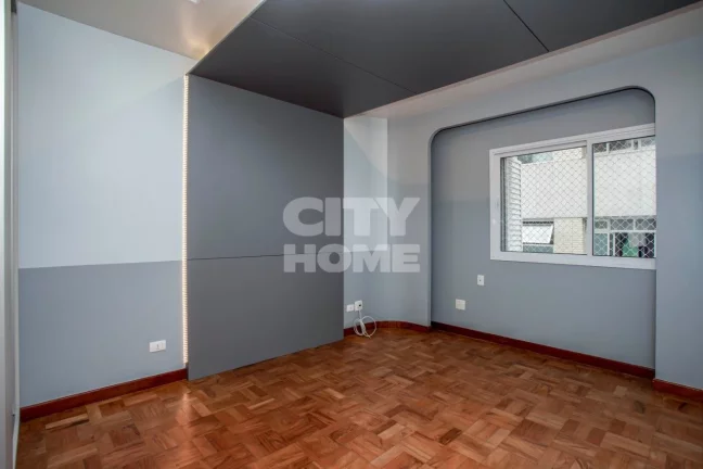 Imagem Lindo apartamento com 240m2, 3 dormitórios ( 1 suíte ) e 2 vagas na garagem. Apartamento impecáve...