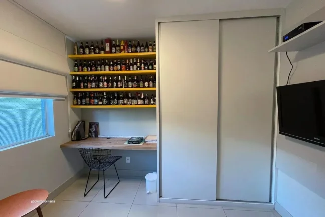 Imagem Localizado no vibrante bairro da Savassi, este apartamento oferece uma experiência de vida urbana s...