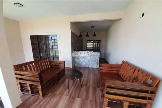 Imagem Casa à venda no Parque das Laranjeiras, Uberaba - 3 dormitórios, suíte, garagem e mais!