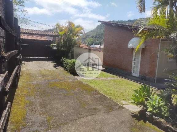 Imagem 2 Casas + Edícula no Quitandinha/Petrópolis - Vagas para 9 Carros - Acesso Rio