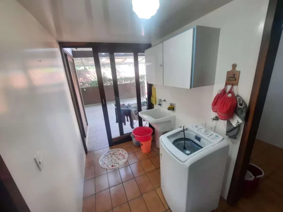 Imagem Casa à Venda, 327 m², 6 Dormitórios, (1 Suíte), Trindade, Florianópolis/SC