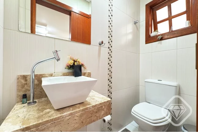 Imagem Casa 4 dormitórios (2 suítes) - Espaço gourmet - Spa com hidromassagem - Rua tranquila e sem saí...