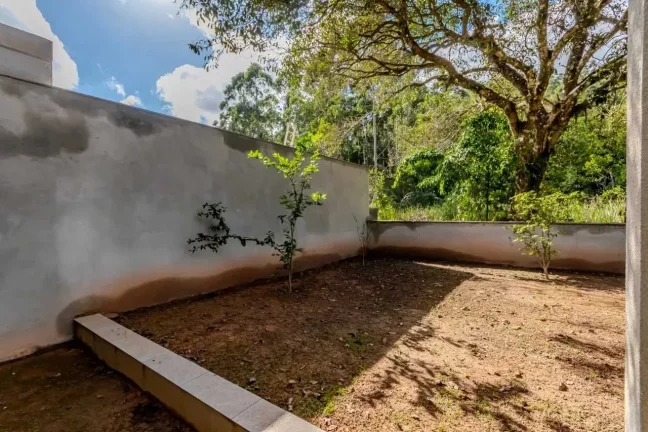 Imagem Sobrado com 3 suítes sendo 1 master e 2 vagas de garagem em Camboriú/SC