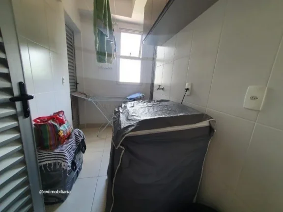 Imagem Imóvel amplo à venda com 3 quartos, sendo 1 suíte, e 3 banheiros no total, 1 escritório, 3 vagas...