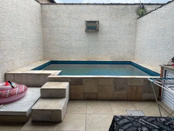 Imagem Sobrado com 3 dormitórios à venda, 180 m² por R$ 950.000,00 - Vila Guilhermina - Praia Grande/SP