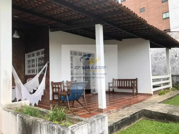 Imagem Vendo Casa de Alto Padrão com 400 m², 4 quartos s/ 2 suítes, escritório, piscina, jardim e 4 vagas