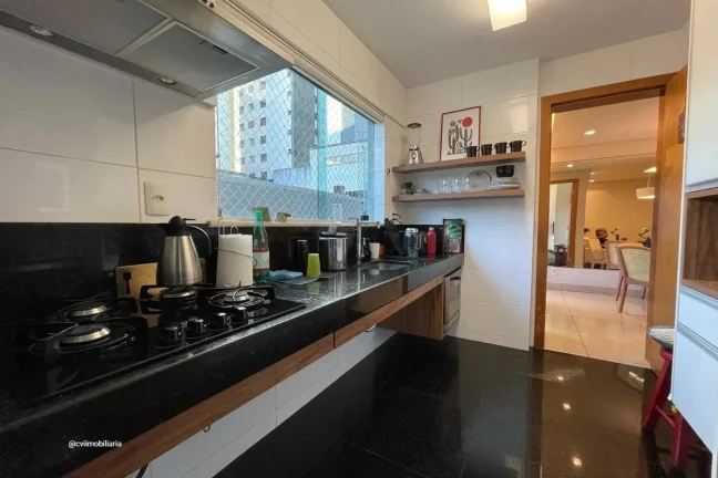 Imagem Localizado no vibrante bairro da Savassi, este apartamento oferece uma experiência de vida urbana s...