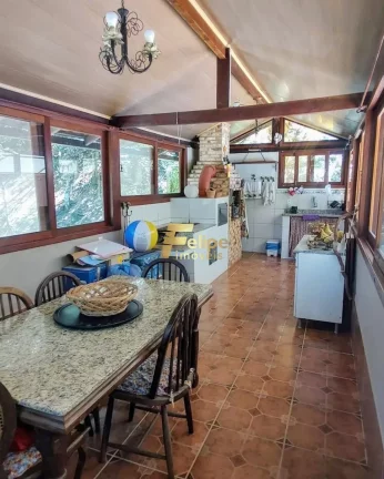 Imagem CASA DE CAMPO EM CONDOMÍNIO FECHADO COM PORTARIA 24 HORAS.
