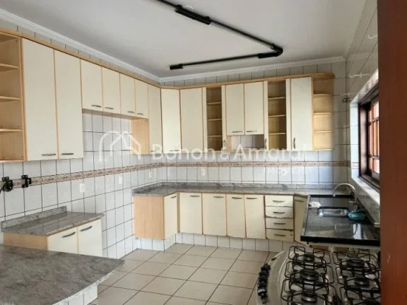 Imagem Descubra o conforto nesta confortável e espaçosa casa localizada no prestigiado bairro do Jardim C...