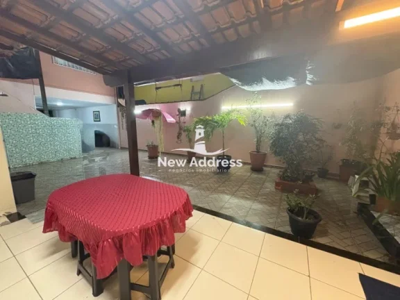 Imagem No Jockey, duas casas em um só imóvel com área gourmet: more com a família, alugue ou transforme em duplex. Comércio e serviços a poucos passos.
