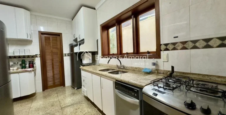 Imagem ...#34;Elegância e Conforto em Cada Detalhe: Sobrado de Alto Padrão em Condomínio Exclusivo...#34;