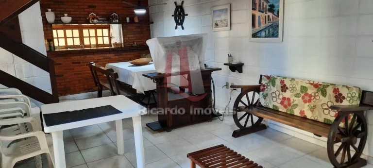Imagem Casa Triplex Mobiliada Peró c/ 100 m²