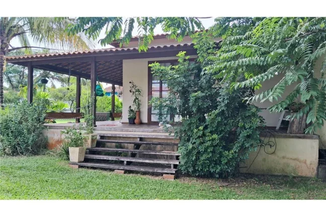 Imagem Casa com três dormitórios com banheiro no Condado .