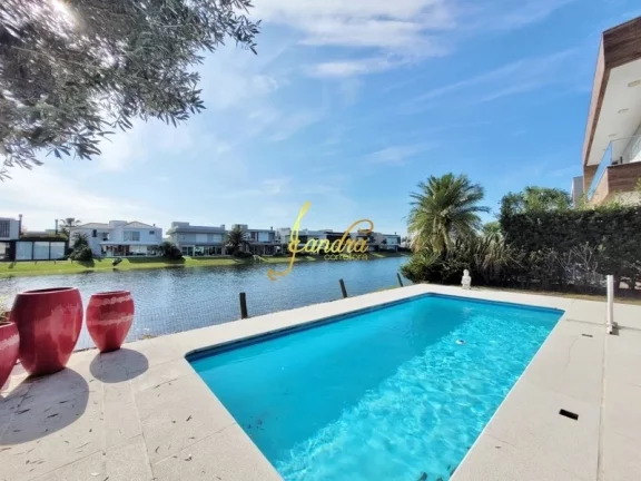 Imagem Casa condomínio com 05 suites e piscina aquecida